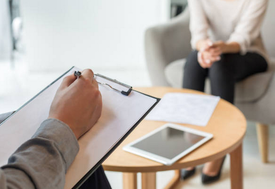 Four Signs to Know if You Need to See a Therapist or Not